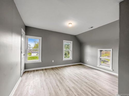 19433 22 Mile Rd, Macomb Township MI 48044-1706 exterior