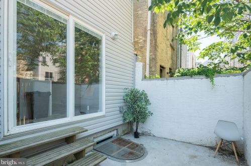 2621 Federal St, Philadelphia PA 19146-2432 exterior