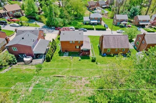 1206 Cir Dr, Pittsburgh PA 15221-4502 exterior