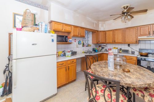 6048 Artesian Ave, Chicago IL 60659-2831 exterior