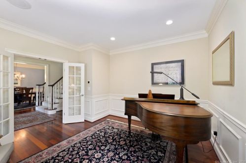 101 Somersby, Farmington CT 06032-2756 exterior