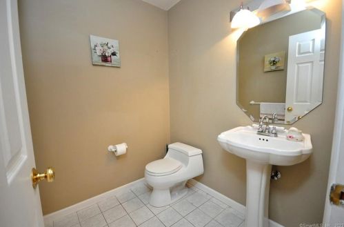 67 Steeplechase Dr, Manchester CT  06040-7066 exterior