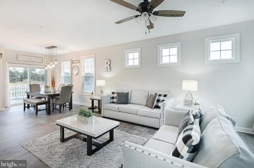 144 Overlook Dr, Hanover PA 17331-9136 exterior