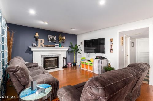 2464 Crocus Dr, Phoenix AZ 85053-5416 exterior