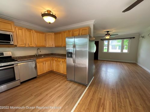 70 Fairmount Ave, Bridgewater NJ  08807-3117 exterior