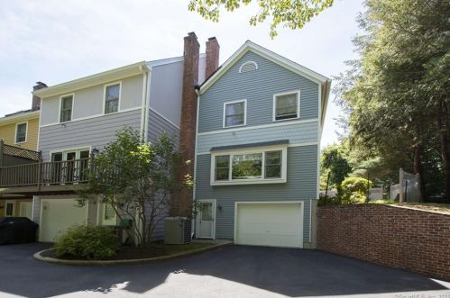 36 Catoonah St, Ridgefield CT  06877-4100 exterior
