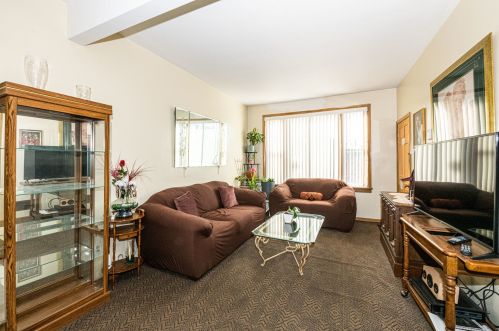 5748 Grand Ave, Chicago IL 60707-1909 exterior