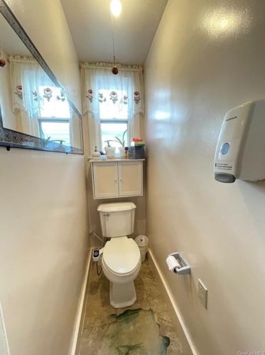 37 Grand Ave, Poughkeepsie NY 12603-4403 exterior