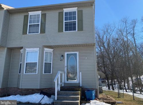 421 Debbie Ct, Hanover, PA 17331-4217