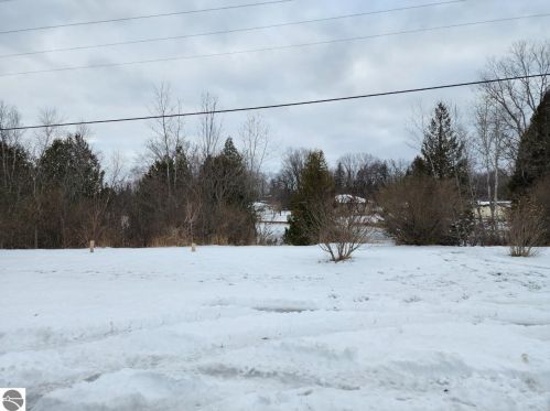 740 Witbeck Dr, Clare MI 48617-9721 exterior