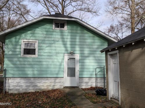 1716 Church St, Kalamazoo, MI 49007-2800