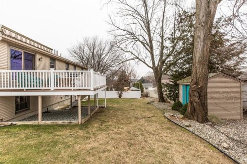 8 Ferncrest Dr, Providence RI 02919-3503 exterior