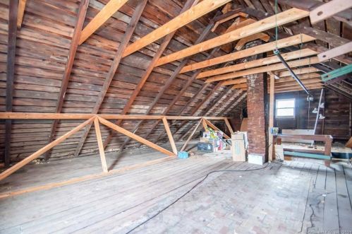 88 Church St, Enfield CT 06082-3332 exterior