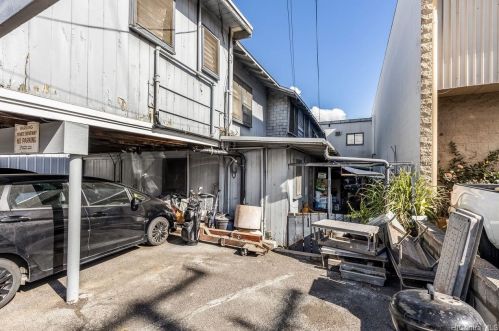 1734 Kahai St, Honolulu HI 96819-3913 exterior