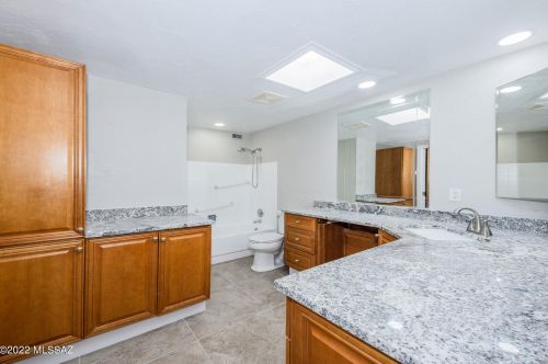 8648 Kenyon Dr, Tucson AZ  85710-4234 exterior