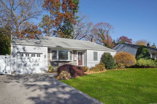 51 Murdock St, Huntington Station NY  11746-4345 exterior