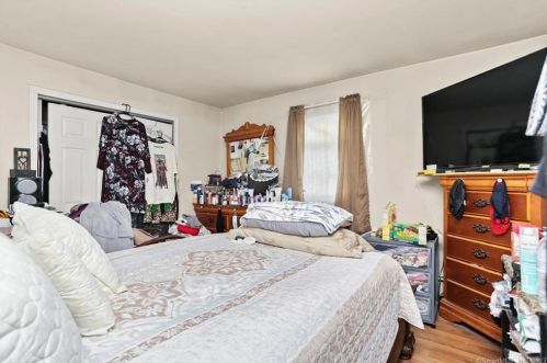 47 Gilbert St, Derby CT 06418-2015 exterior