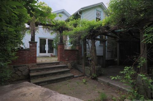 1 Osborne Ave, Norwalk CT 06855-1806 exterior