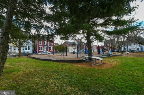 331 Cherry St, Pottstown PA 19464-5943 exterior