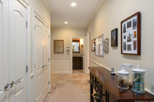 101 Somersby, Farmington CT 06032-2756 exterior