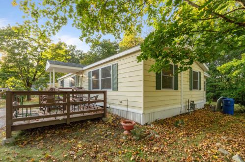 24 Fairfield Dr, Concord, NH 03301-5222