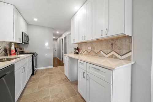 620 95th St, Chicago IL 60617-5005 exterior