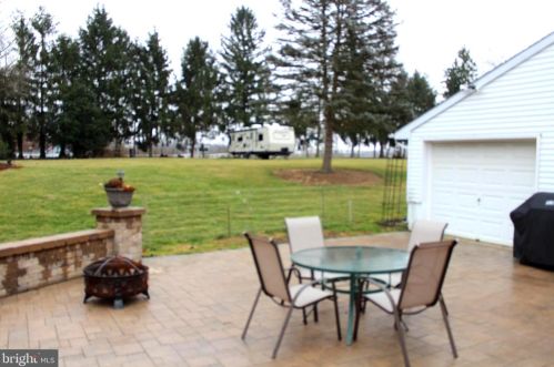 1037 Bollinger Rd, Littlestown PA 17340-9602 exterior