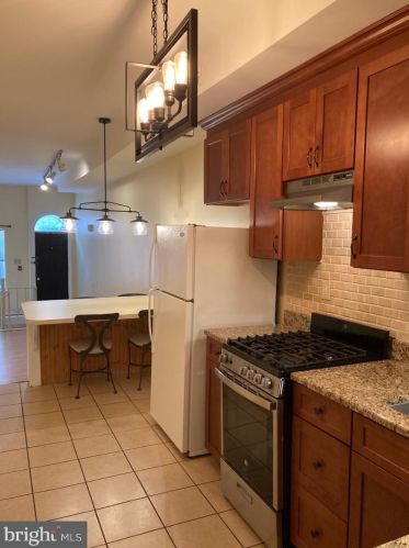 788 2nd St, Philadelphia PA 19122-2602 exterior