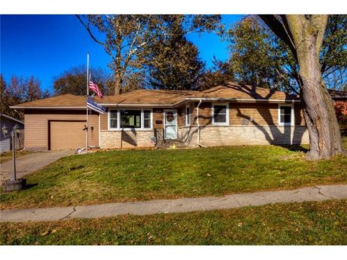 7019 Maple Dr, Des Moines, IA 50322-3238