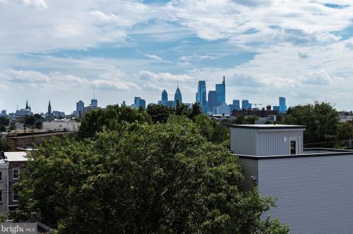 2122 2nd St, Philadelphia PA 19147-3802 exterior