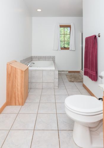 5555 2 St, Kalamazoo MI 49009-8576 exterior