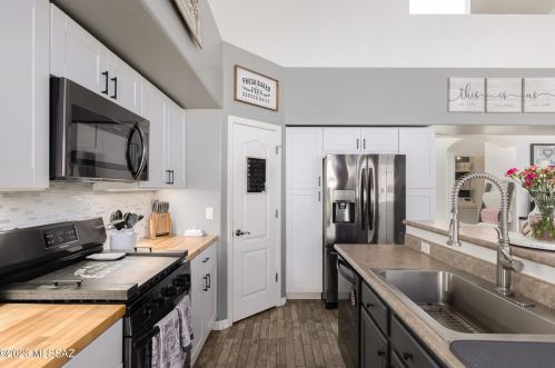 6252 Mesa Garden Dr, Tucson AZ  85757-7532 exterior