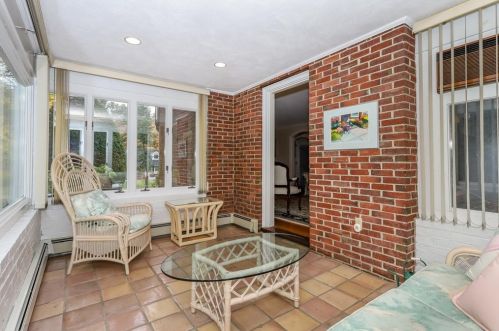 160 High St, Canton MA 02021-3654 exterior