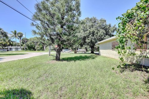 1405 Boston Ave, Fort Pierce FL 34950-3995 exterior