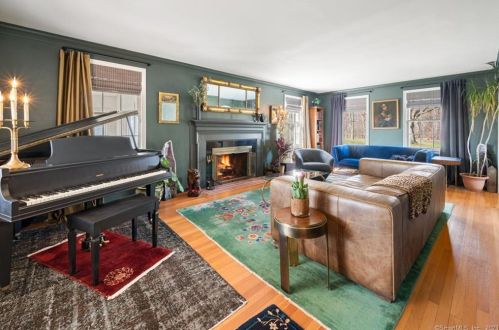 616 Poquonock Ave, Windsor CT  06095-2204 exterior