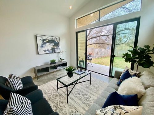 2709 14th St, Austin TX  78702-1503 exterior