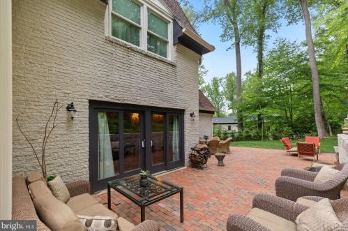 8751 Brook Rd, Mc Lean VA  22102-1507 exterior