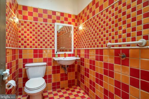 515 Delancey St, Philadelphia PA 19106-4105 exterior