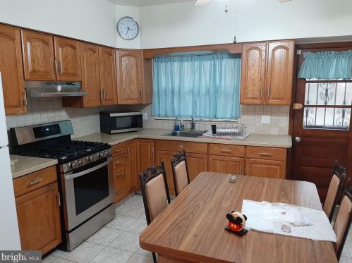 2337 15 St, Philadelphia PA 19102-5025 exterior