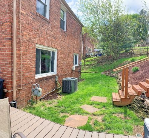 334 Caryl Dr, Pittsburgh PA  15236-4425 exterior