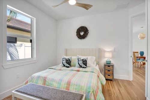 621 105 Ave, Naples FL 34108-1839 exterior