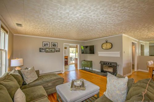 147 Cottage Rd, Enfield CT 06082-2209 exterior