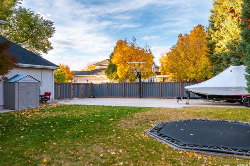 8029 Hunters Mdw Cir, Sandy UT 84093-6289 exterior