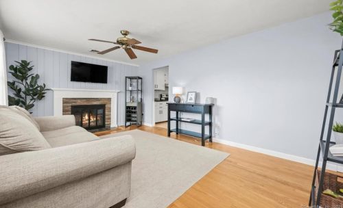 15 Morrell Ave, Milford CT 06461-2313 exterior