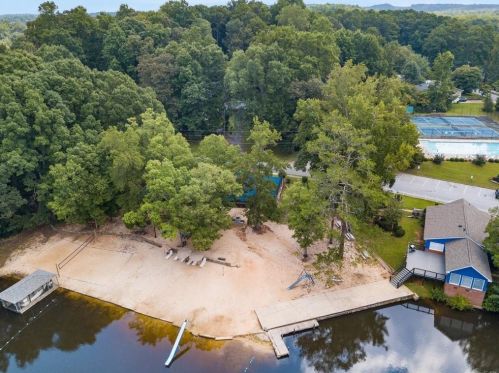 8474 Lake Dr, Lithonia GA  30039-6562 exterior