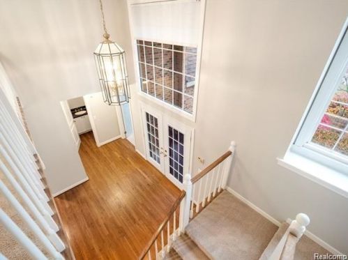 6351 Cherry Tree Ct, Rochester, MI 48306-3343