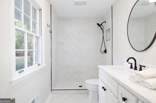 7330 Hunters Branch Dr, Atlanta GA  30328-1721 exterior