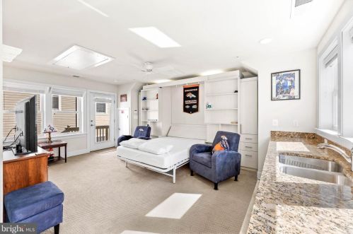 725 Custis Ave, Alexandria VA 22301-1422 exterior