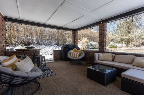 326 Altoona Pl, Pittsburgh PA  15243-2063 exterior