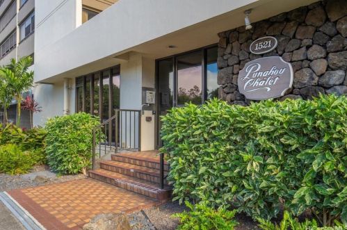1521 Alexander St, Honolulu HI  96822-4979 exterior